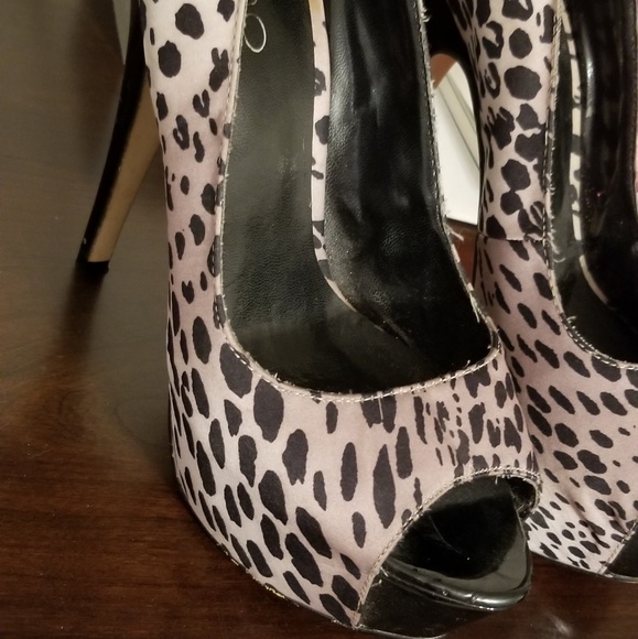Heels - Picture 3 of 3